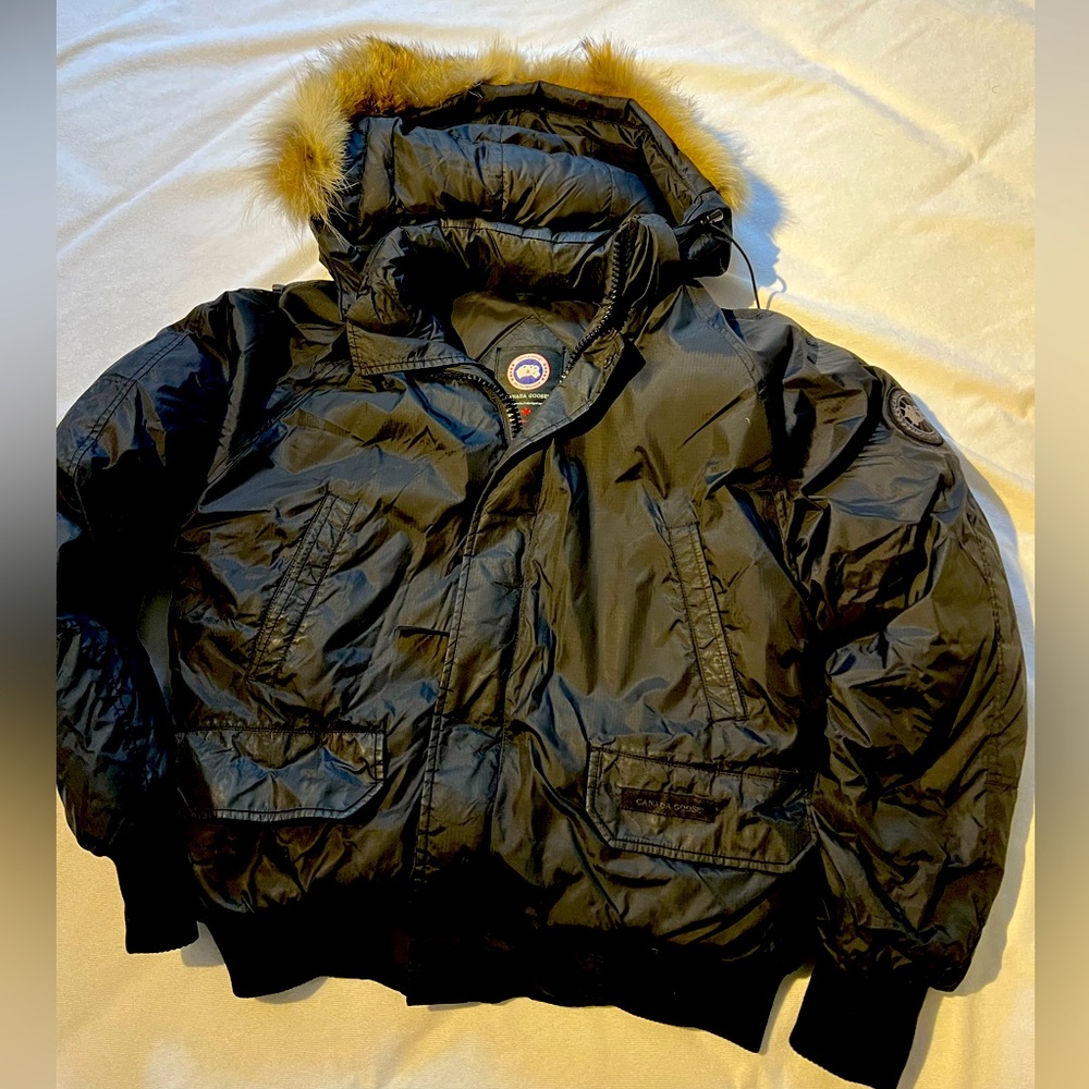 COPY - CANADA GOOSE BLACK LABEL Bomber jacket. Like New condition. Size Large